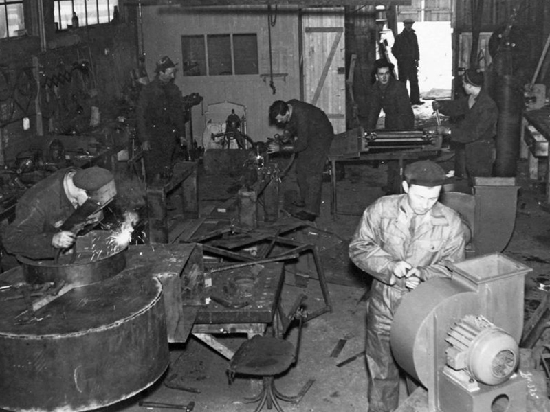 Hardtarbeidene karer fra J.L. Bruviks lokaler på Minde, ca. 1948